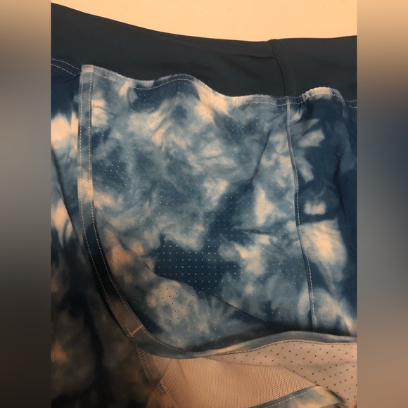 Champion women’s high rise shorts - Picture 7 of 9